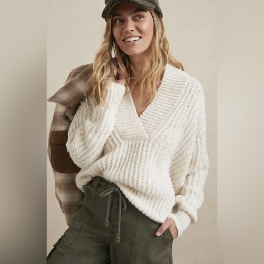 Anthropologie Cream Chunky V-Neck Knit Sweater